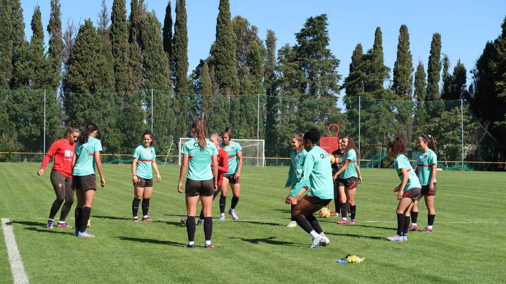 Seleção Nacional de Futebol Feminino Sub-23 realiza jogos na Marinha Grande  e Leiria