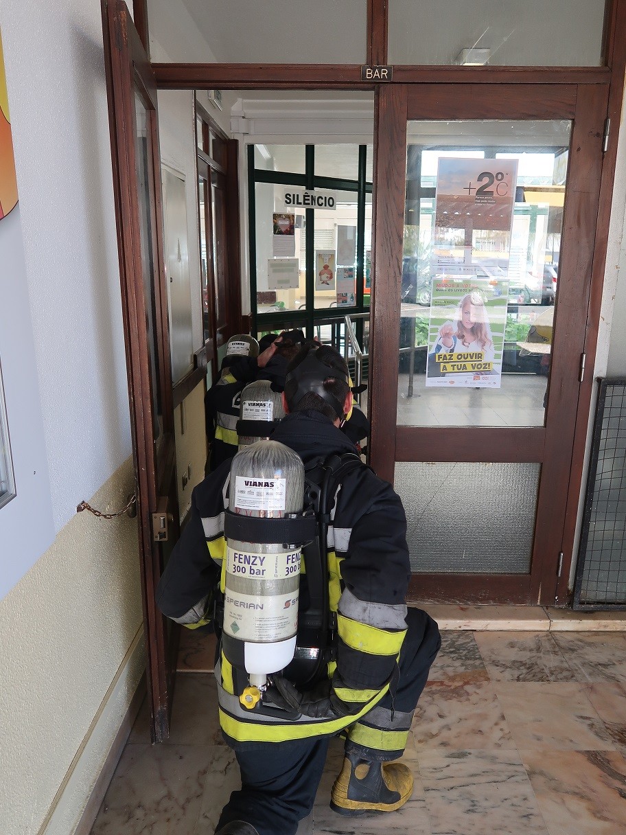 Simulação de incêndio prepara escolas para situações reais