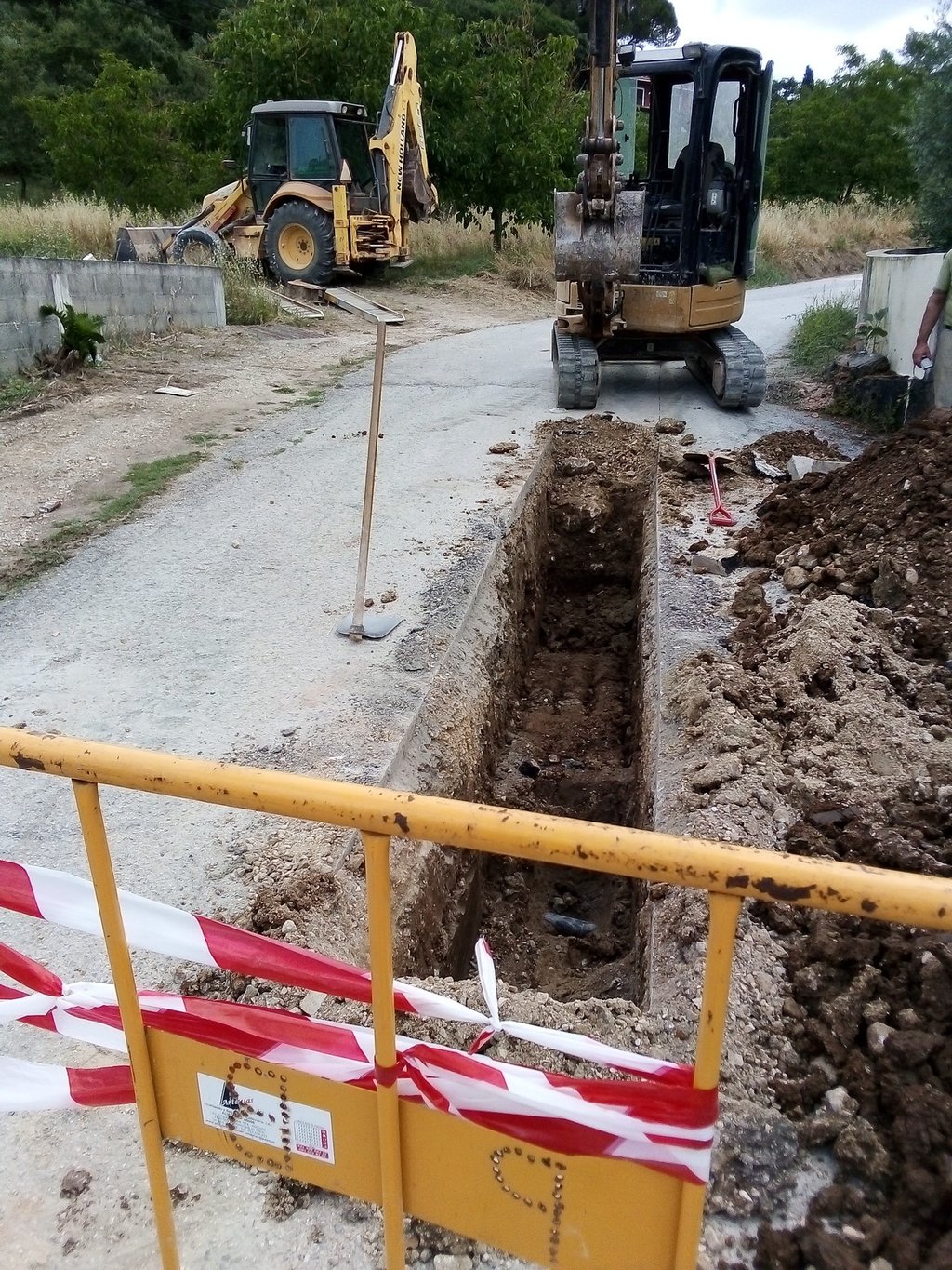 Rua da Azenhas recebe rede de saneamento