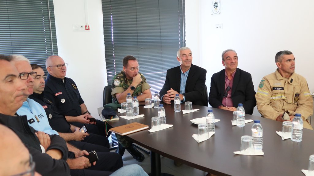 Comandante Operacional Nacional visita Centro de Meios Aéreos de Porto de Mós