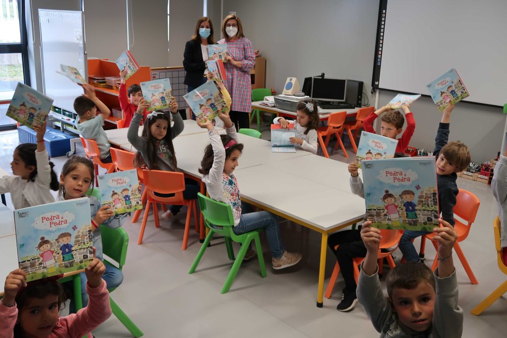 Dia Mundial da Criança - Lançamento do livro e da música infantis “Pedra a Pedra”.