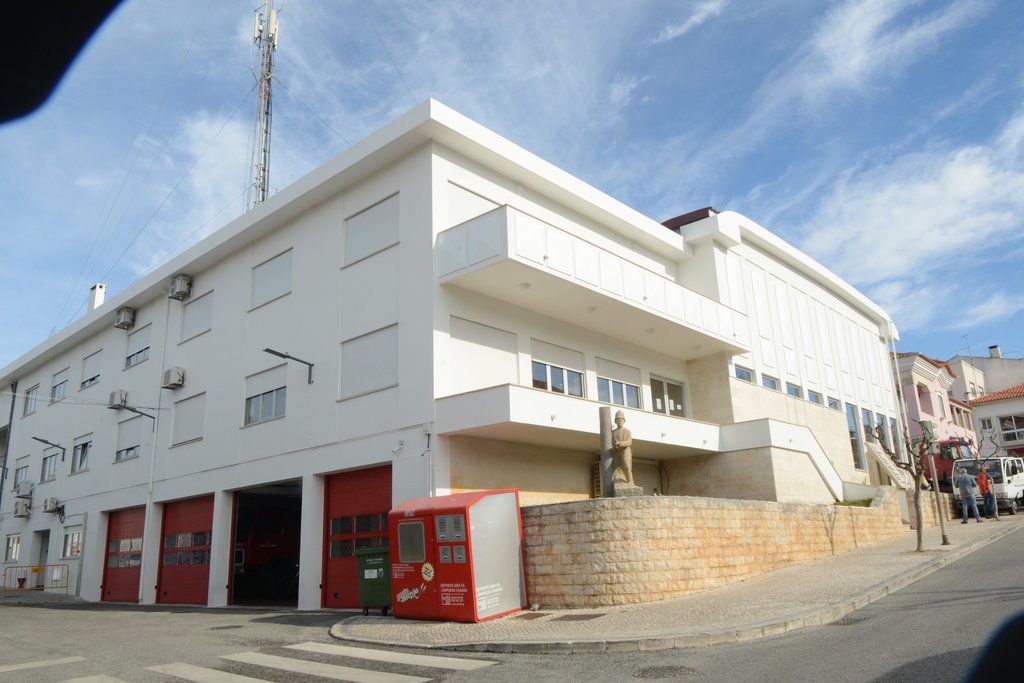 A Associação Humanitária dos Bombeiros Voluntários de Porto de Mós recebe apoio comunitário do PO...