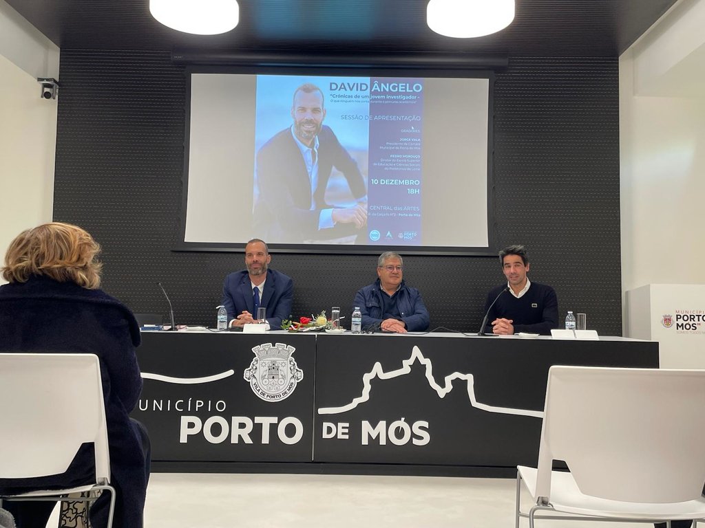 Livro “Crónicas de um jovem investigador" é apresentado em Porto de Mós