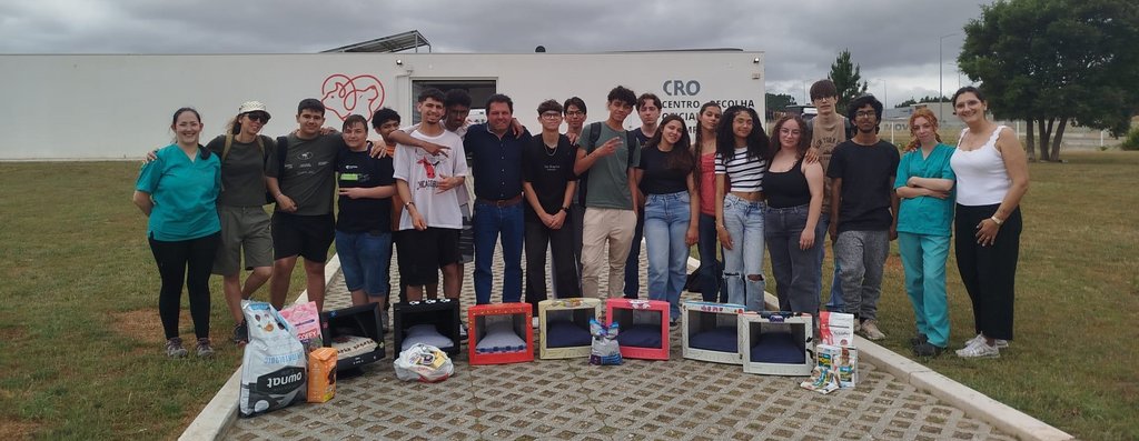 Alunos da Escola Secundária de Porto de Mós promovem solidariedade animal com o “Projeto CRO”