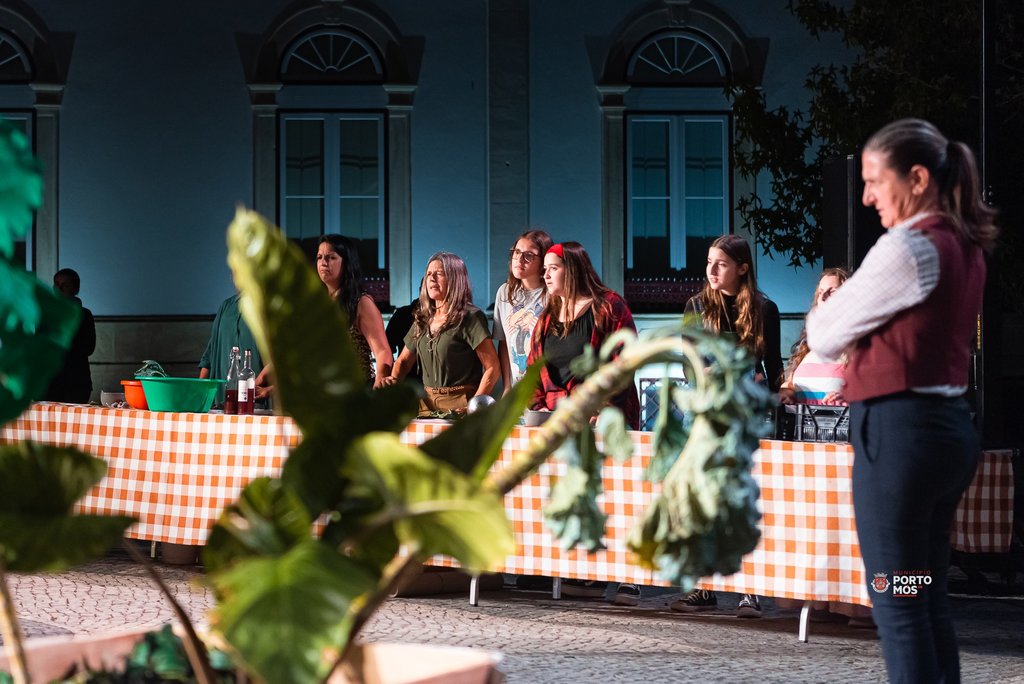 Festival de Teatro de Rua arrancou com “Terra Prometida” do TEATR'AMBU 