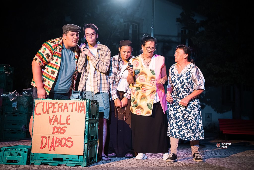 Um Par de Cinco encheu Praça da República com “Os subsidiotas”