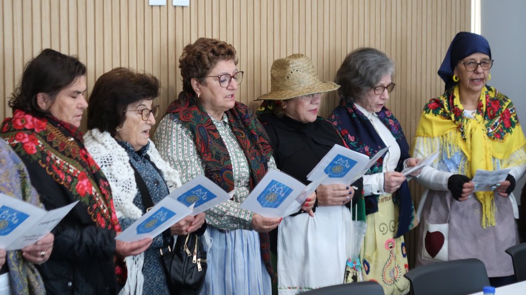 Grupo de Cavaquinhos do Rotary Club de Porto de Mós cantou as Janeiras ao Executivo Municipal