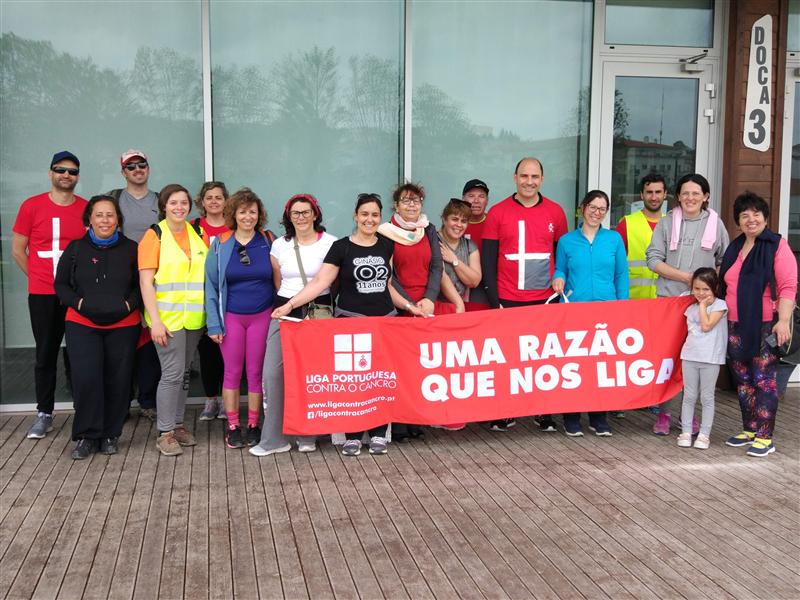 Uma centena a caminhar contra o cancro!