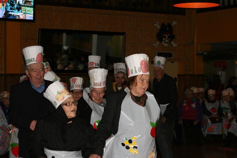 Idosos celebram o Carnaval  contra o desperdício alimentar