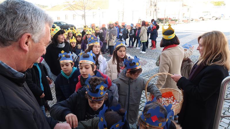Alunos das escolas de Porto de Mós cantam as Janeiras