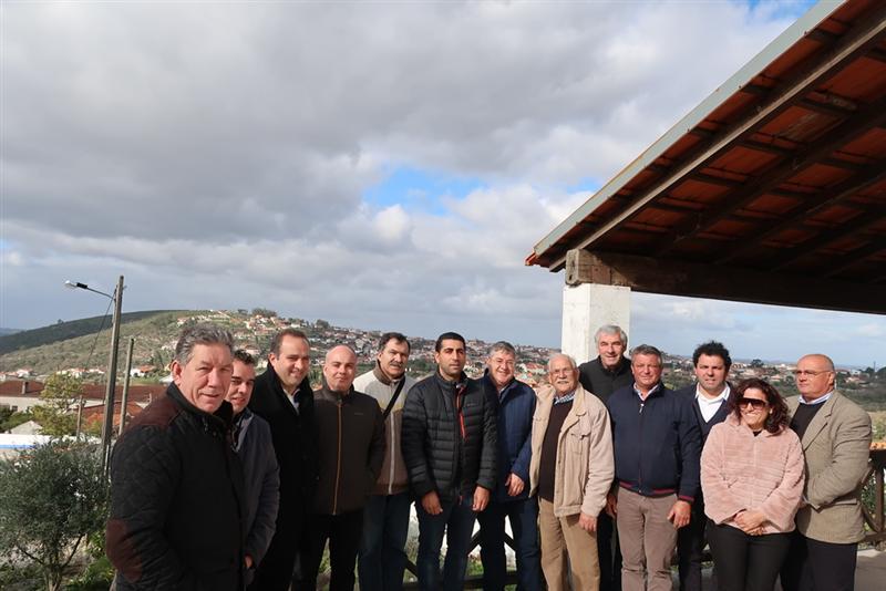 Reunião de câmara descentralizada em Alqueidão da Serra