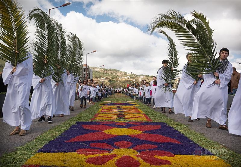 Ruas de Porto de Mós enchem na Semana Santa