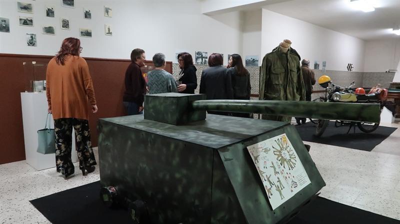 Café Milá acolhe exposição "Porquê Abril"
