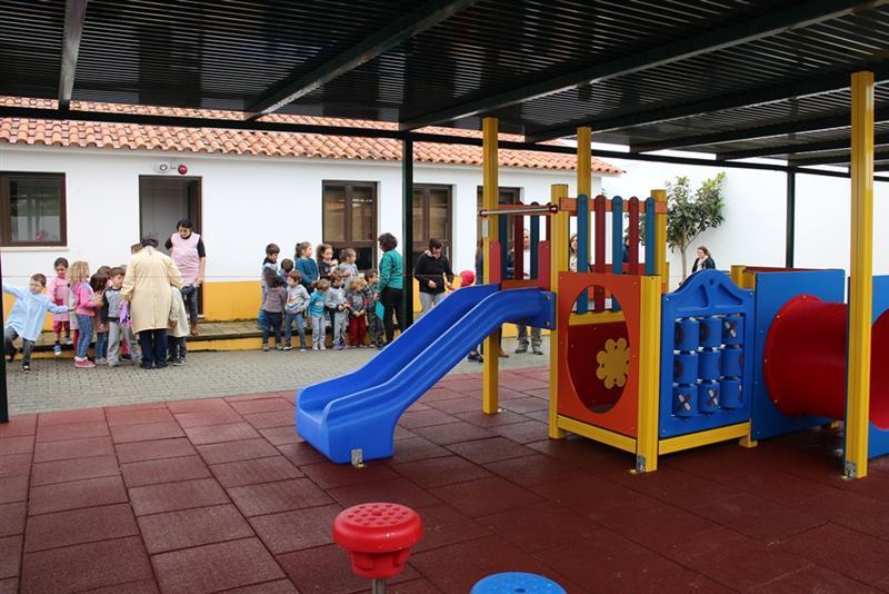 JI do Juncal tem novo Parque Infantil