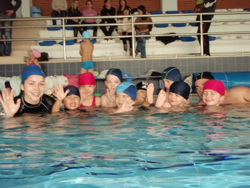 Municipio de Porto de Mós ensina a nadar