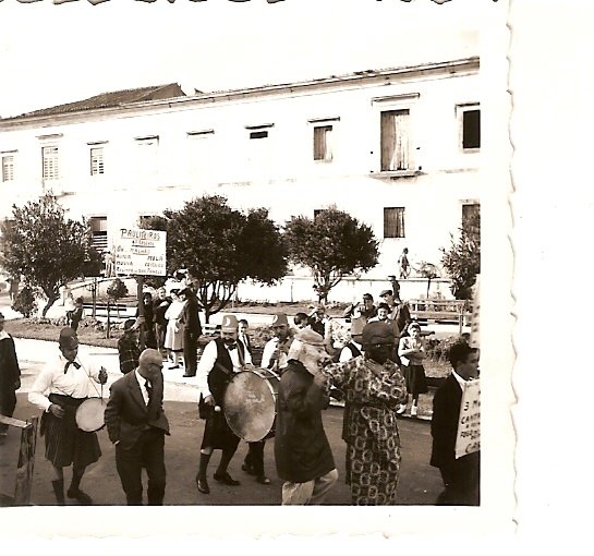 Desfile de Carnaval em Porto de Mós | Década de 60, do século XX | Arquivo Fotográfico Digital (AHMPM / Coleção Vítor Guerra)